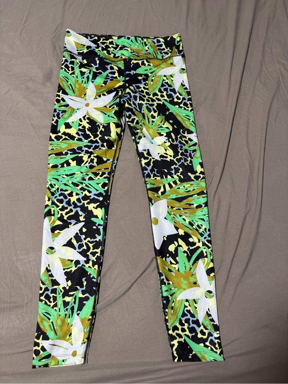 Nike Kids Floral Leggings in Black, Green, Yellow, White